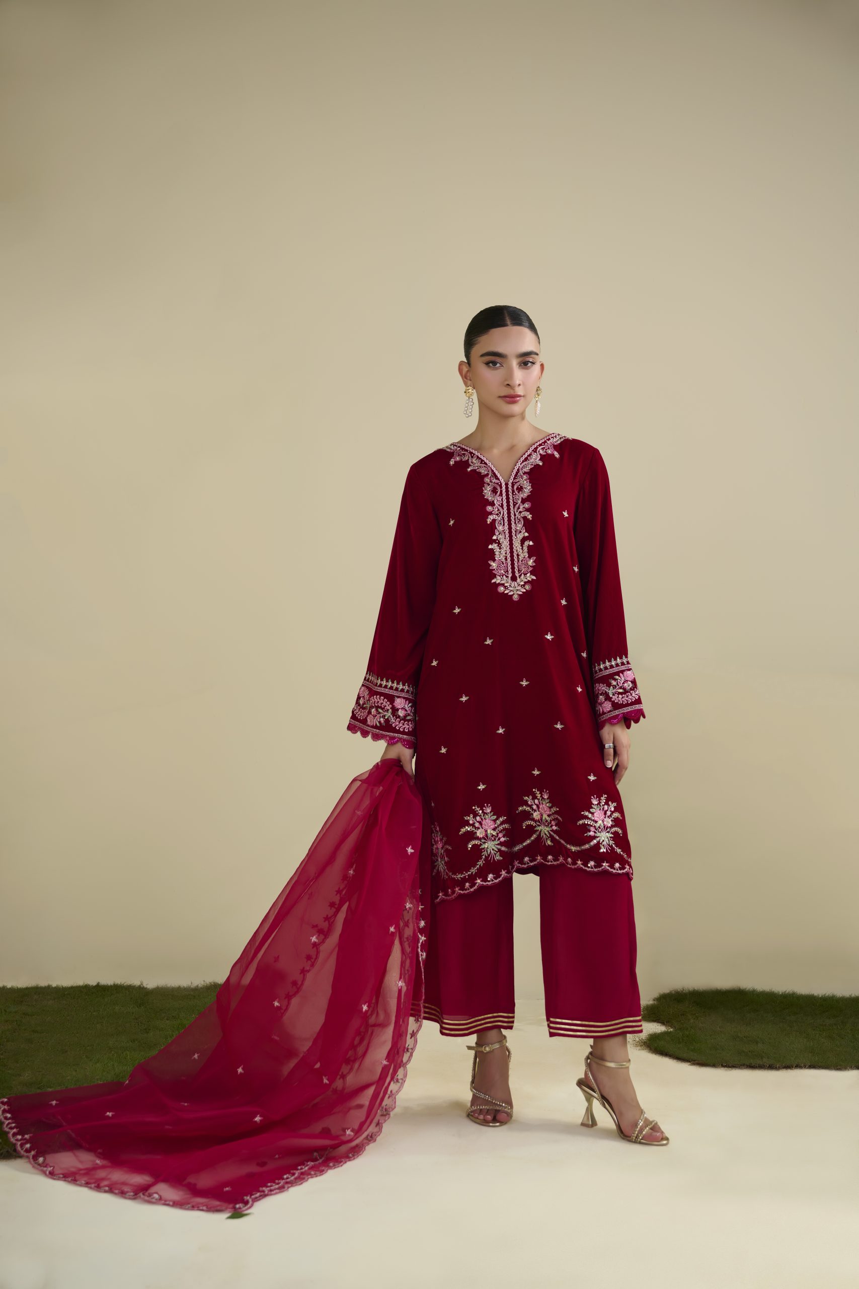 RED 3PCS EMBROIDERED KURTA WITH TROUSER / DUPATTA